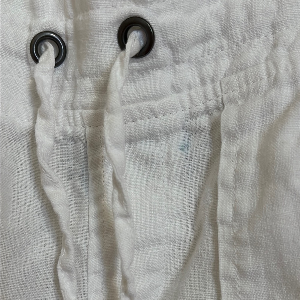 Athleta White Cargo Shorts Lightweight Relaxed Fit. 100 % linen. - Picture 2 of 6